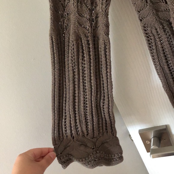Light weight but warm cardigan - Picture 3 of 5